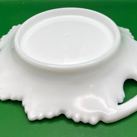 Vintage Fenton Milk Glass Grape Leaf Dish Embossed Sawtooth Edge Mid Century MCM - Picture 11 of 11
